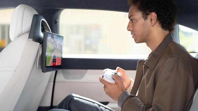Man creates £4,500 gaming rig in his truck to play driving games when ...