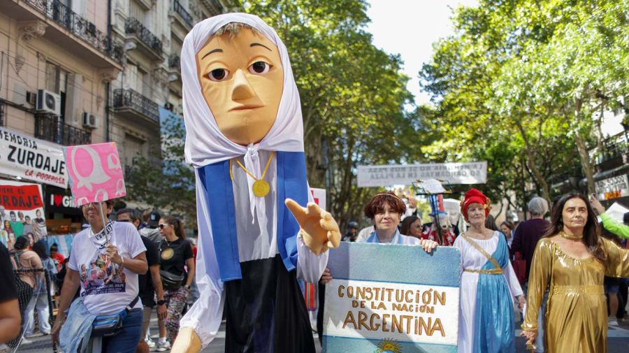 A 50 años del Golpe y con una Plaza de Mayo, comenzó el acto para ...