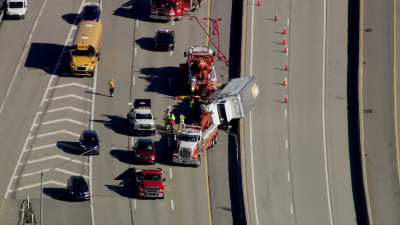 Truck overturns on Parkway North
