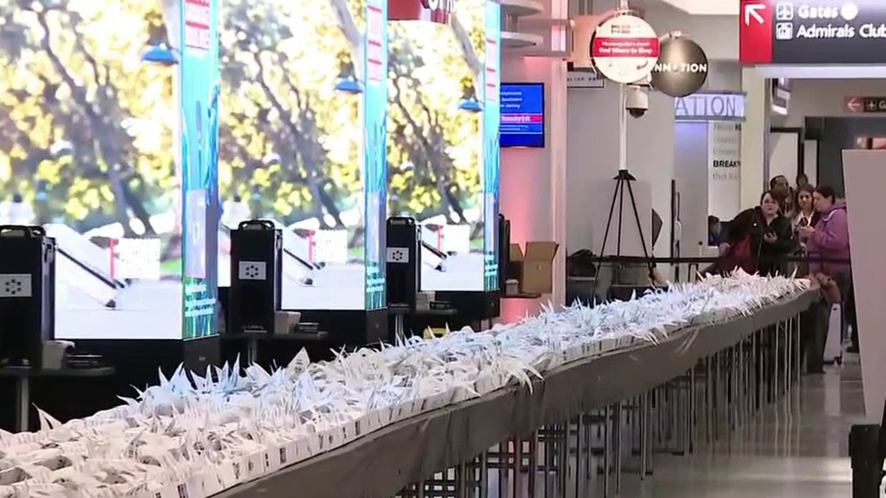 PHL sets Guinness World Record for 'longest line of cheesesteaks'