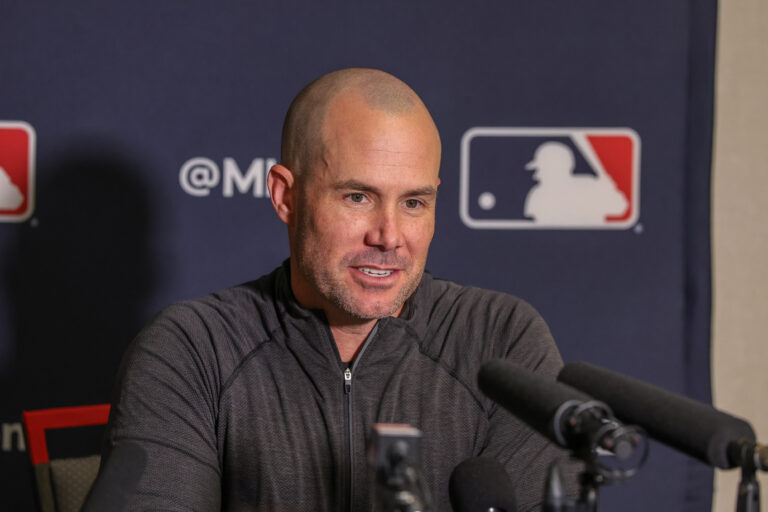 Texas Rangers manager delivers thrilling news to pitcher during mound visit