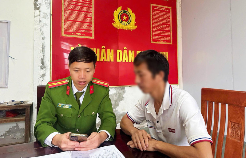 Tới trụ sở công an trình báo sau khi cào vé online trúng thưởng hơn 2,3 tỷ đồng