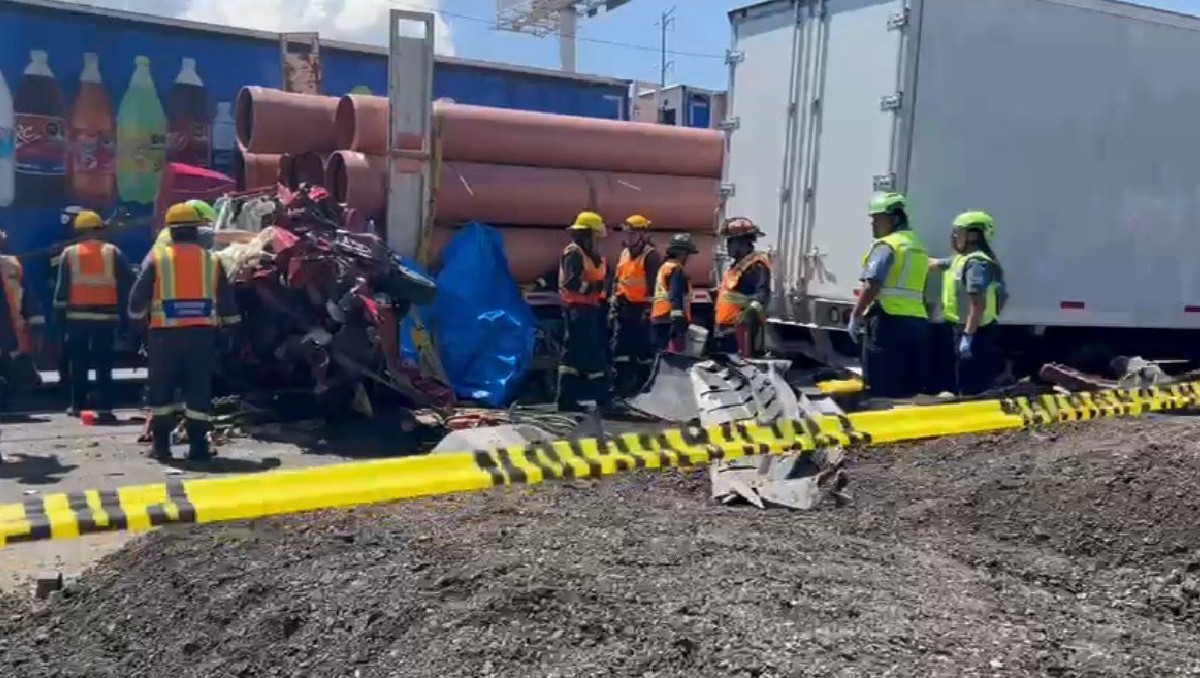 Carambola en la México-Querétaro deja dos muertos y 15 heridos