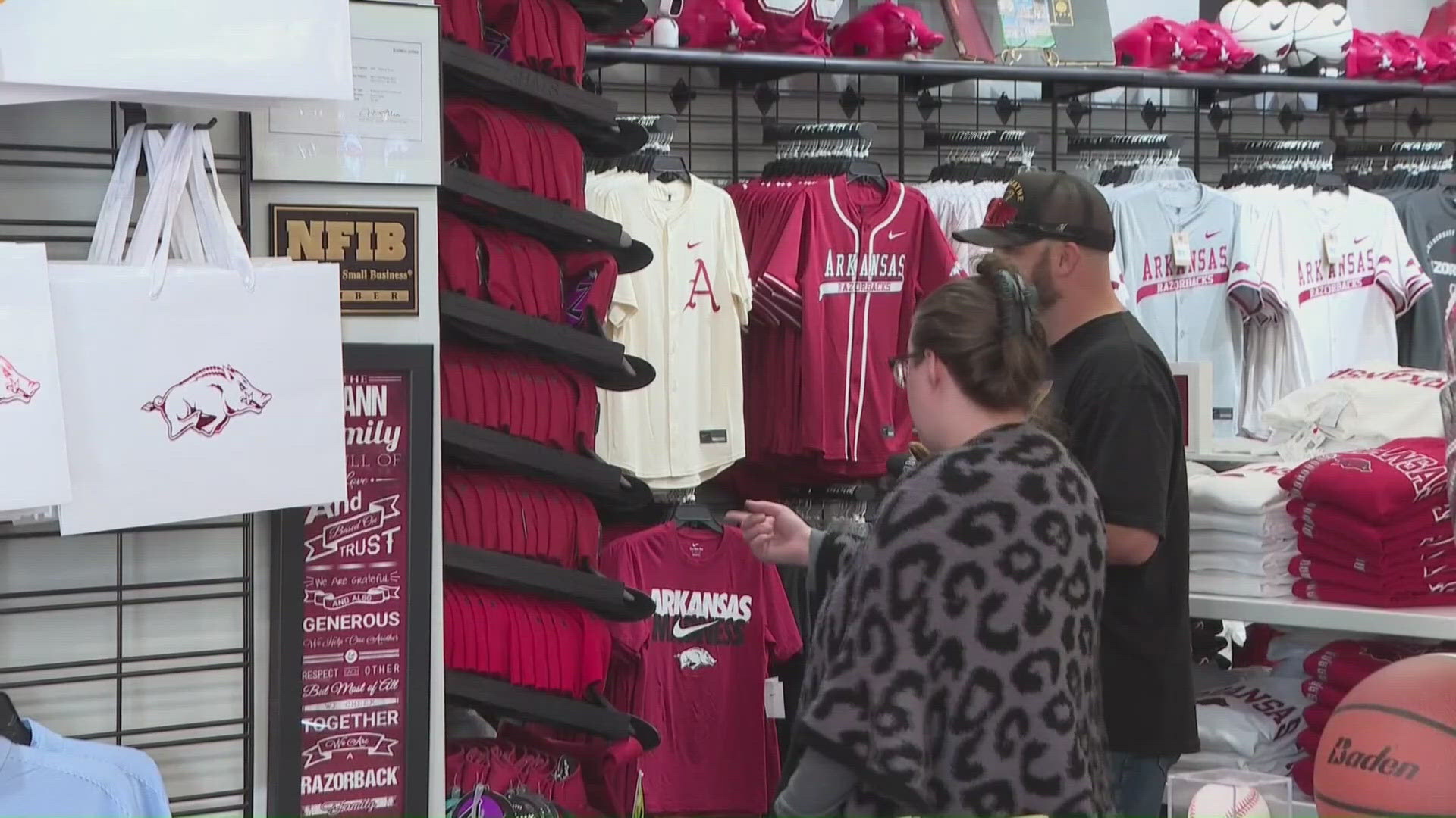 Hoop Hogs in Sweet 16 means big business for Razorback merch stores