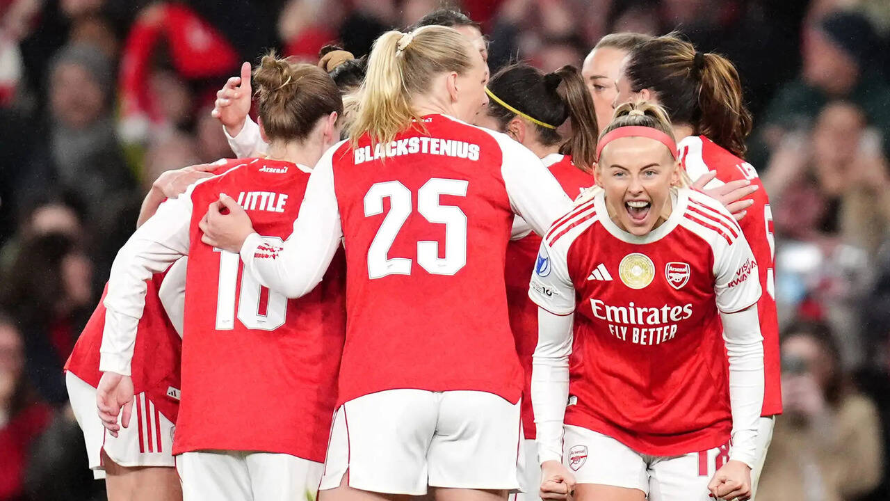 Arsenal and Wolfsburg tighten Champions League grip