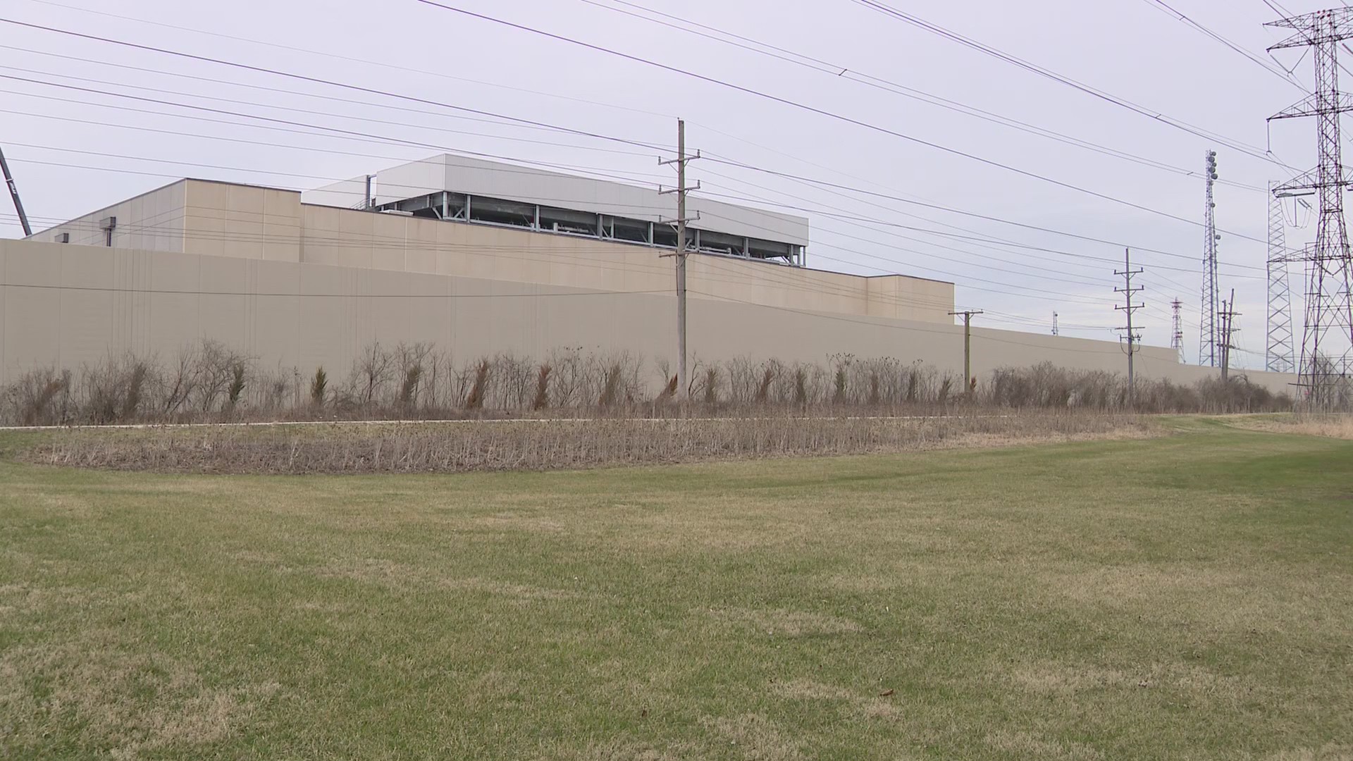 Aurora City Council passes data center noise restrictions as Illinois ...