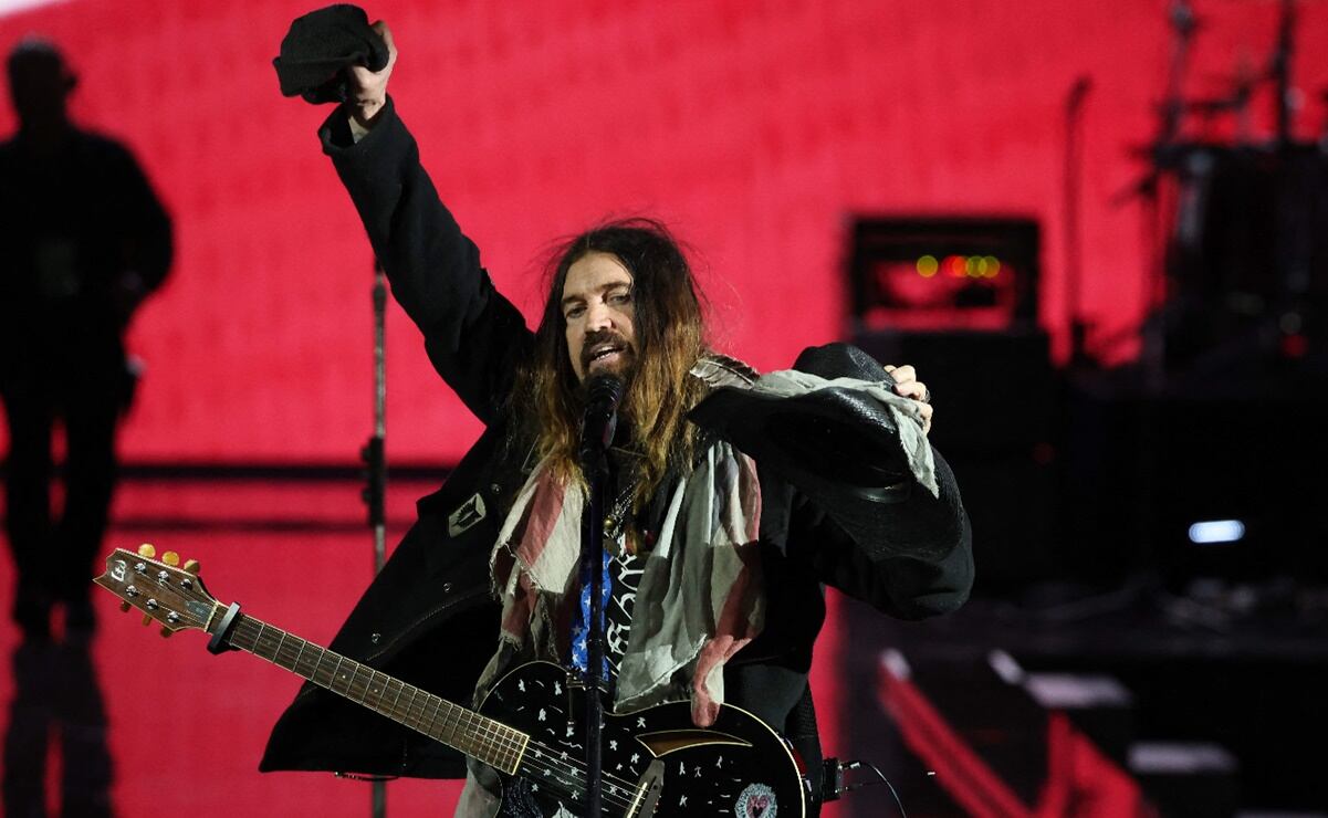 Billy Ray Cyrus tuvo problemas de voz y técnicos el pasado lunes en una de las galas posteriores a la investidura del presidente de Estados Unidos, Donald Trump. Foto: AFP.