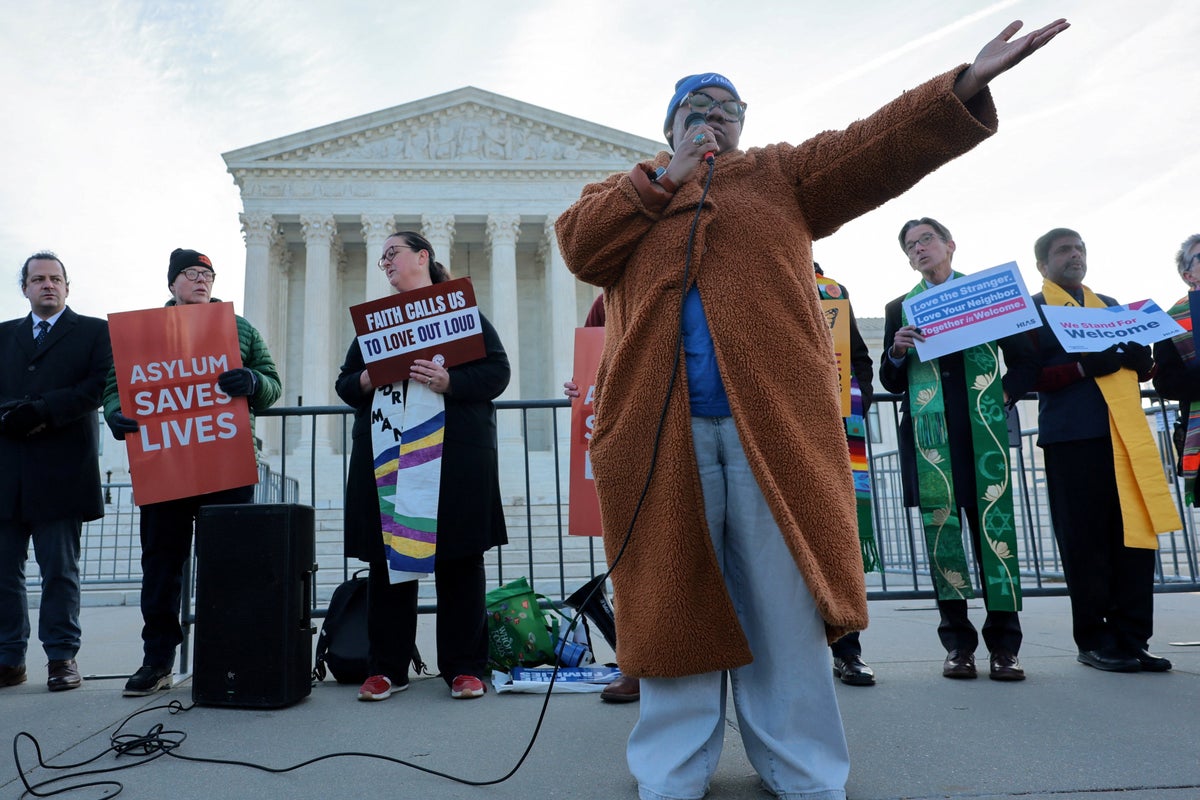 Supreme Court considers Trump policy to block asylum seekers