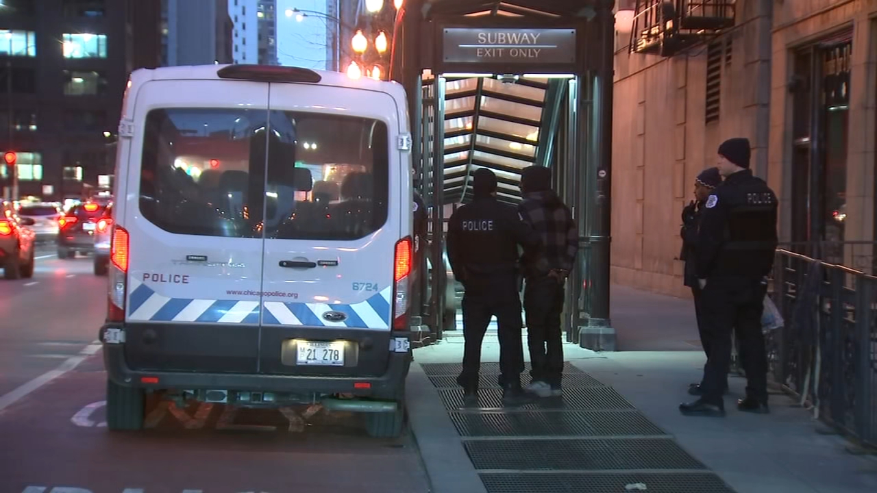 Man arrested after trying to start fire on CTA Blue Line train in Loop: CPD