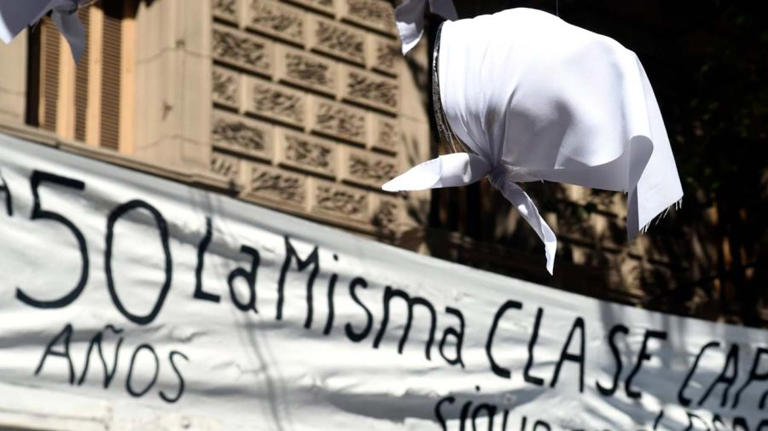 A 50 años del Golpe y con una Plaza de Mayo, comenzó el acto para ...
