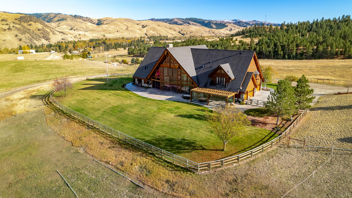 Two Feathers Ranch in photos