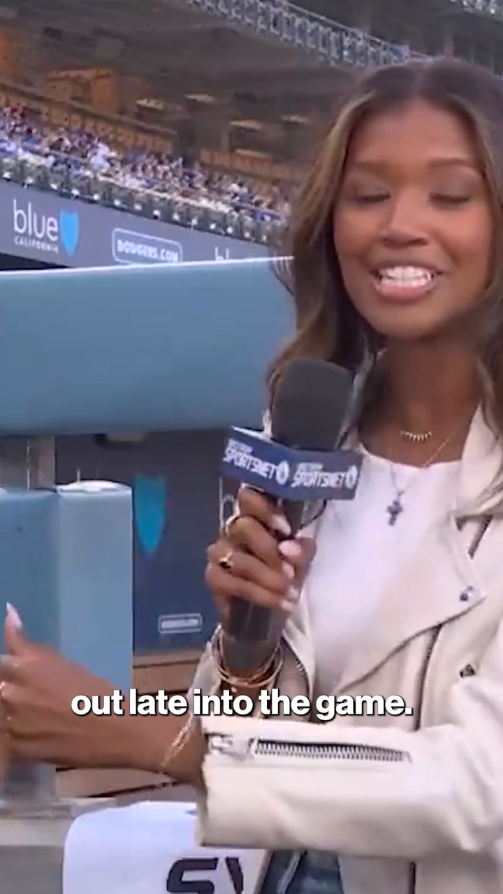 Spectrum SportsNet reporter pulls off no-look first bump