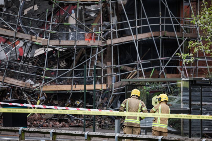 'I called 999 about Oldham building three weeks before it collapsed'
