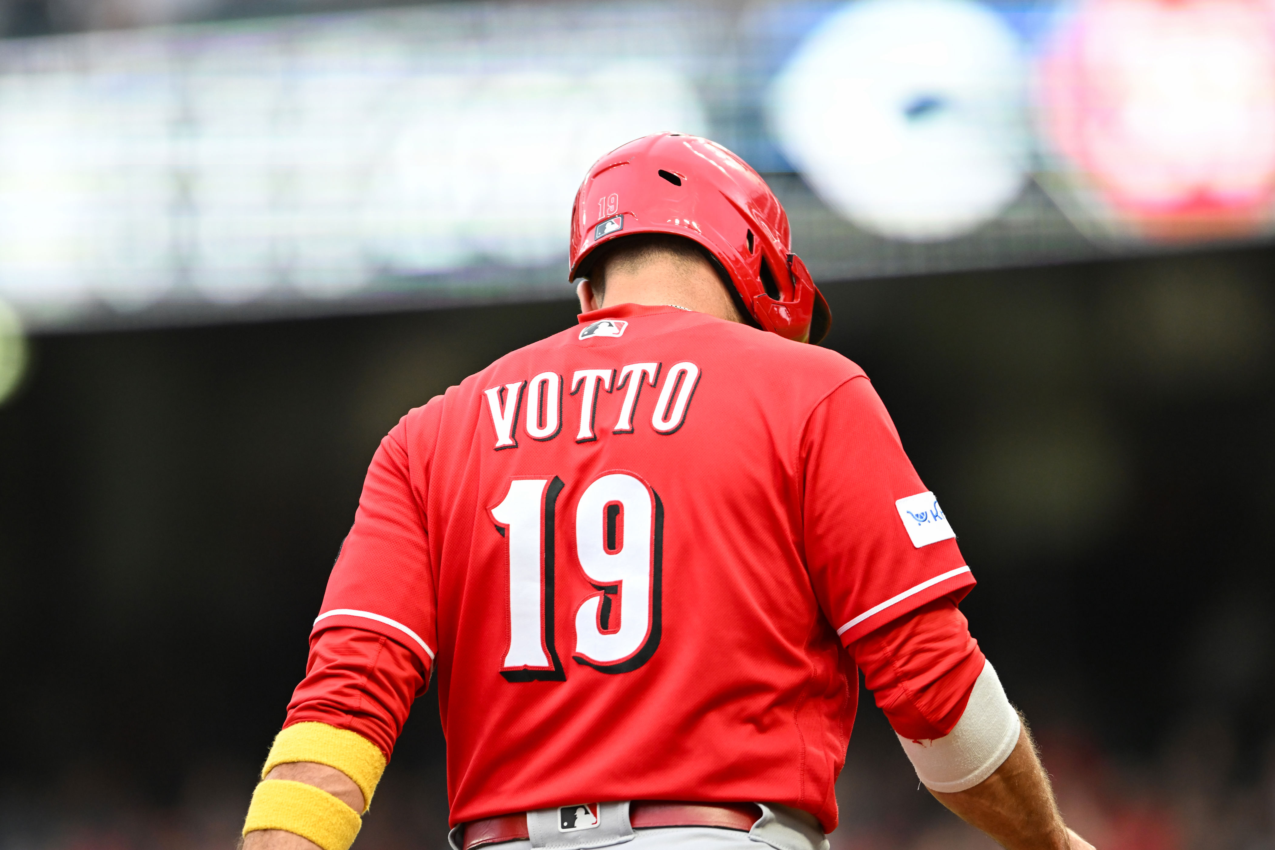 Joey Votto gave the Reds a custom clock because he’s the coolest man on ...