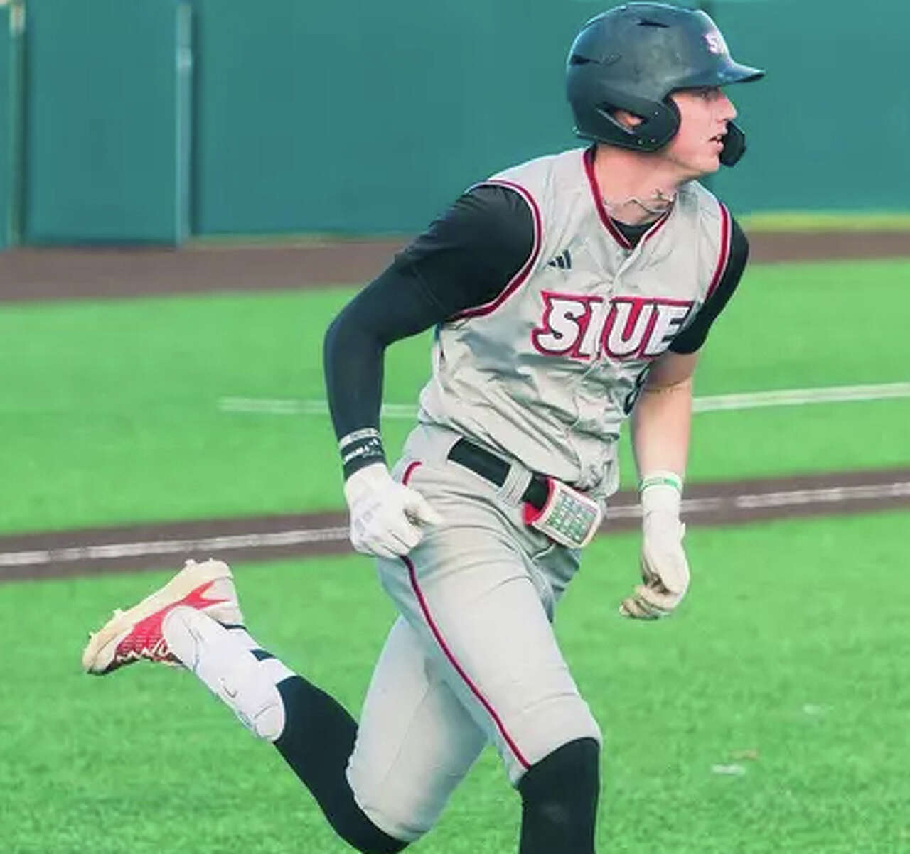 SLU scores eight straight to beat SIUE