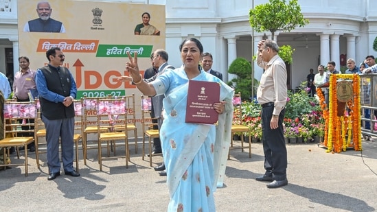 Free cycles to class 9 girls, laptops for class 10 toppers in Delhi's ...