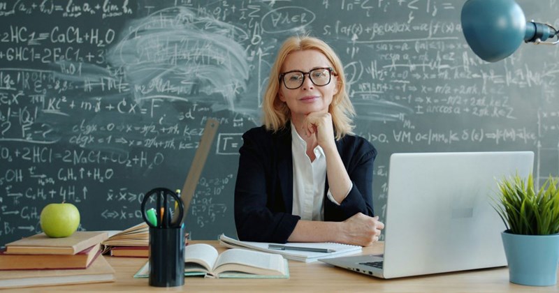 Substitute teacher rearranges teacher's classroom and throws away her ...