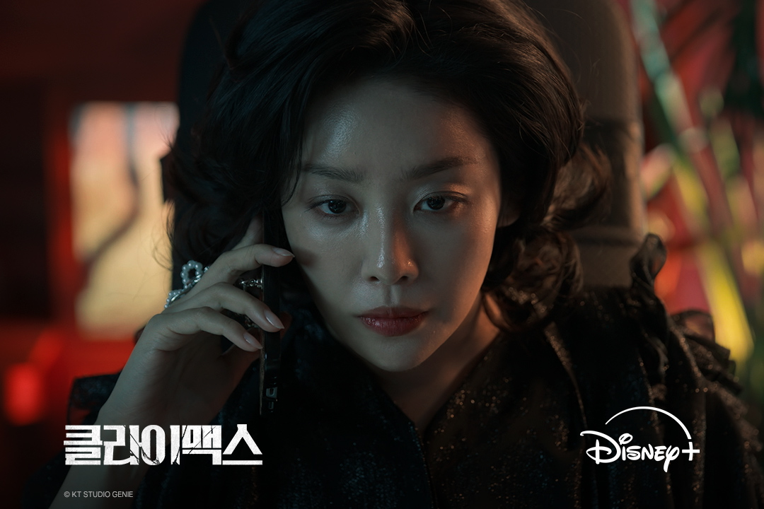 Ác nữ Cha Joo Young hóa phản diện mạnh nhất lịch sử trong Climax