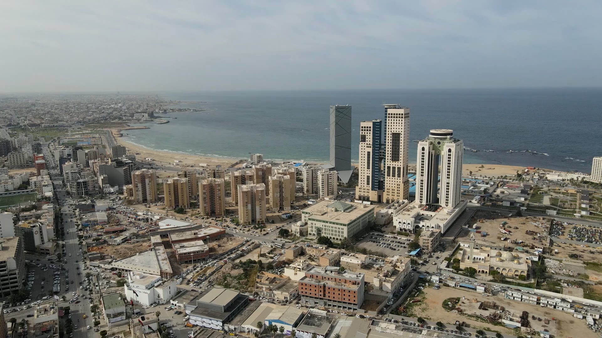טריפולי, לוב: מבט רחפן על אדריכלות ישנה וחדשה