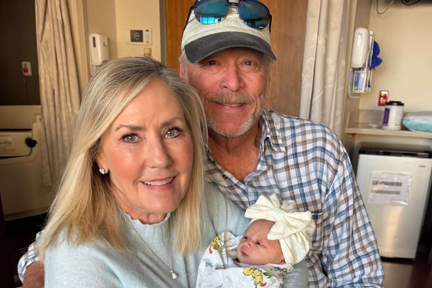 Alan Jackson and wife Denise pose with their first granddaughter 3 months  before his final concert