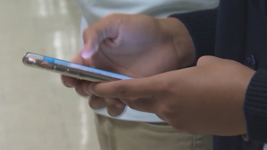Georgia lawmakers pass statewide school cellphone ban, bill heads to ...