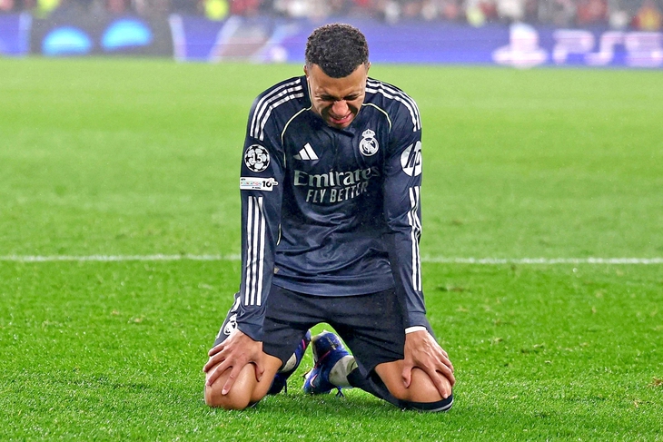 Mbappe bị Real Madrid chụp chấn thương... nhầm chân