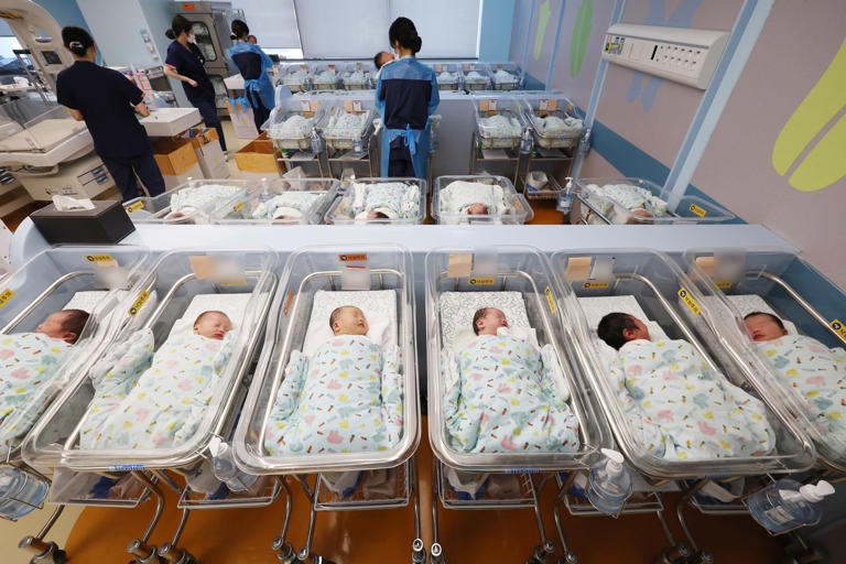 A nurse cares for a baby in the neonatal room at Ilsan Cha University Hospital in Goyang City, Gyeonggi Province. /News1