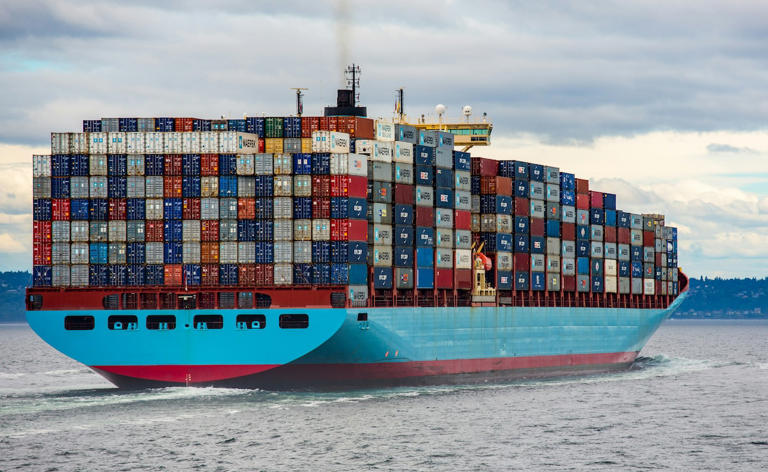 Iran stops Pak-bound ship from crossing Hormuz over lack of permission