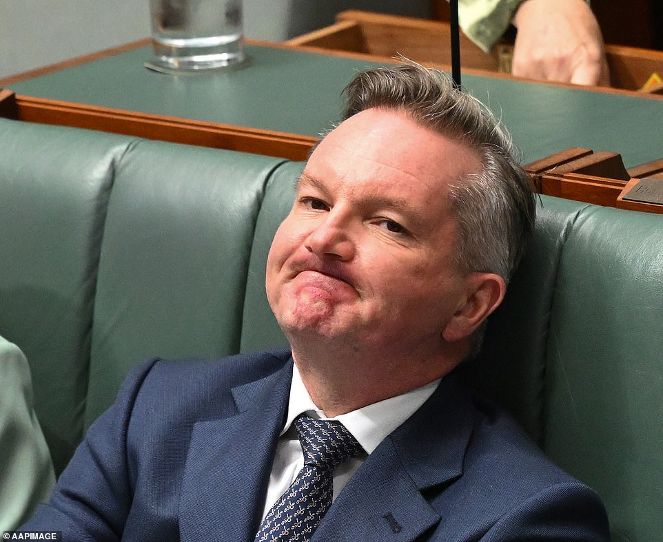 Australia mocked by Iran over fuel as 500+ petrol stations run dry