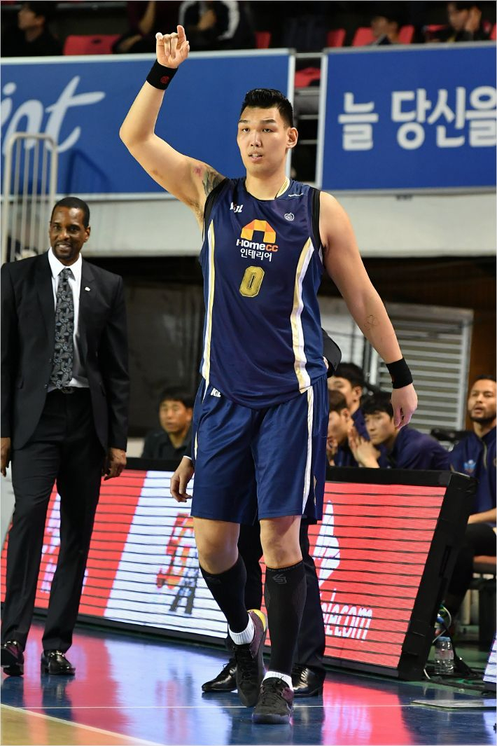 '221㎝' 韓 유일 NBA 출신 하승진, 프로레슬러로 깜짝 변신