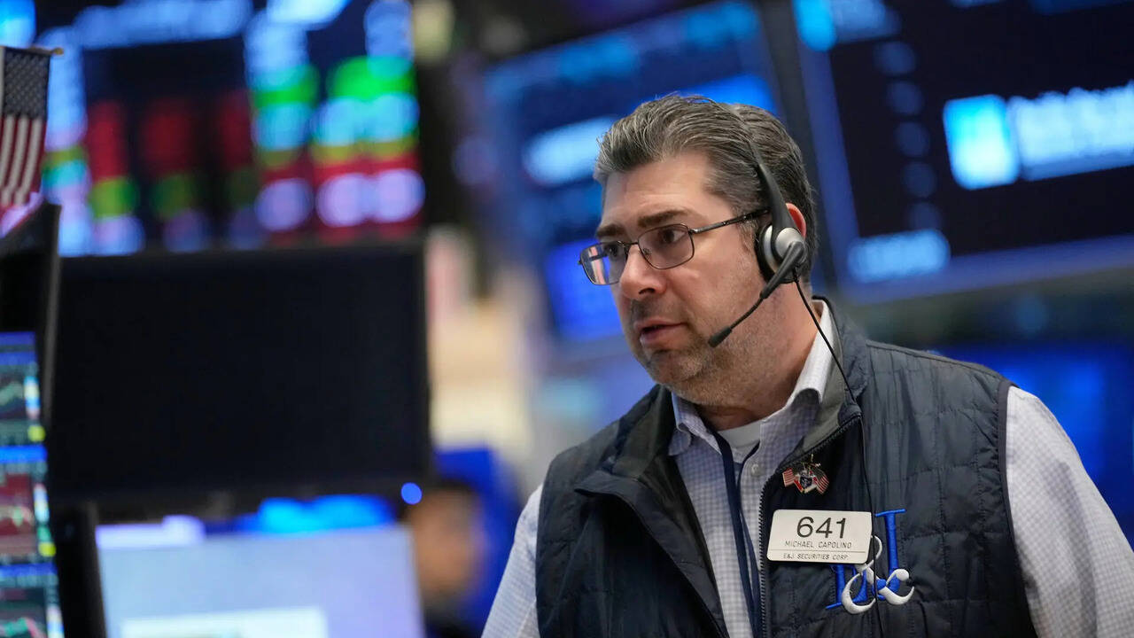 Global oil prices decline over 5% amid hopes for Iran war de-escalation