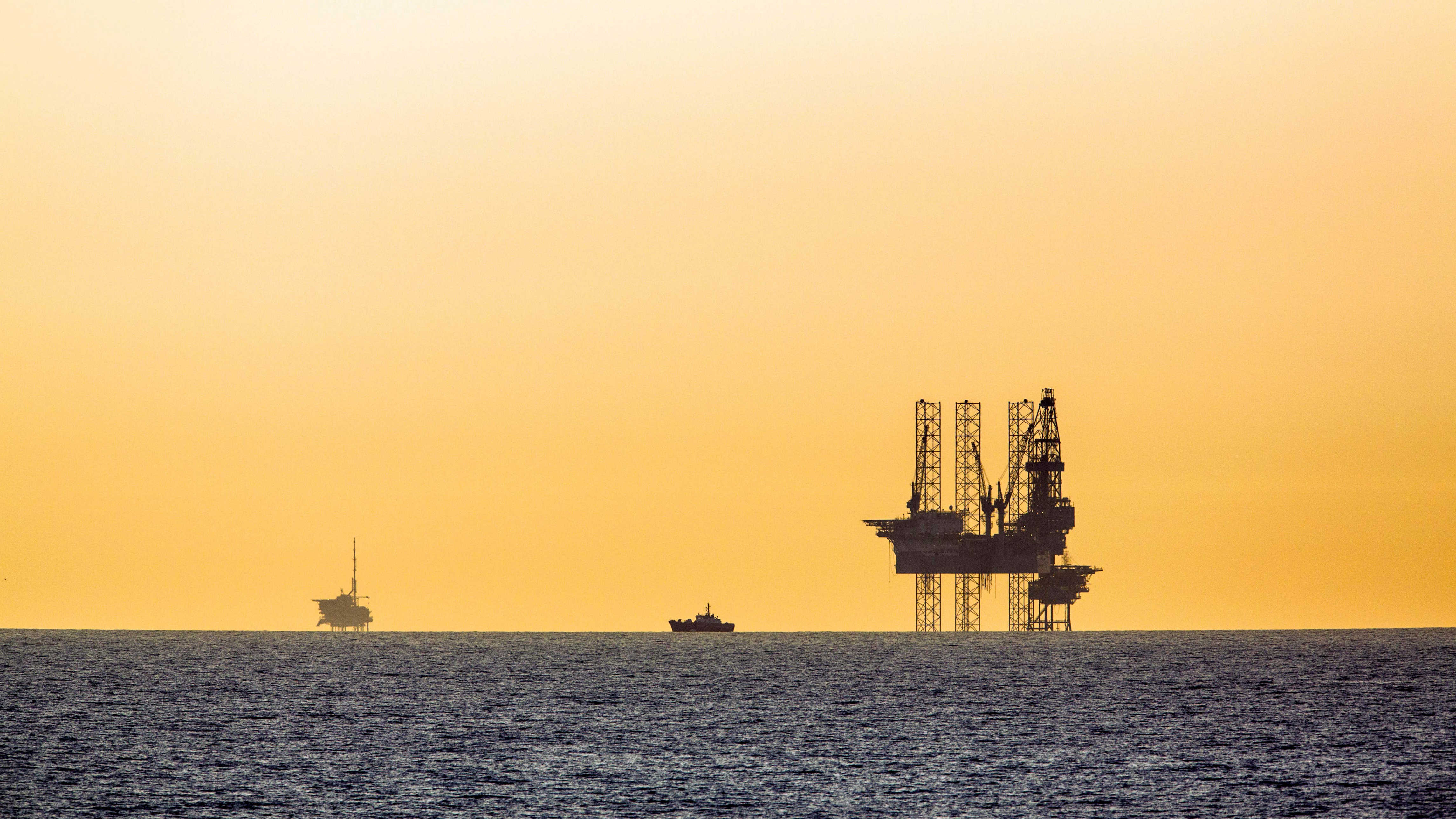 Oil prices fall back and global stocks rally amid hopes of Iran war ...