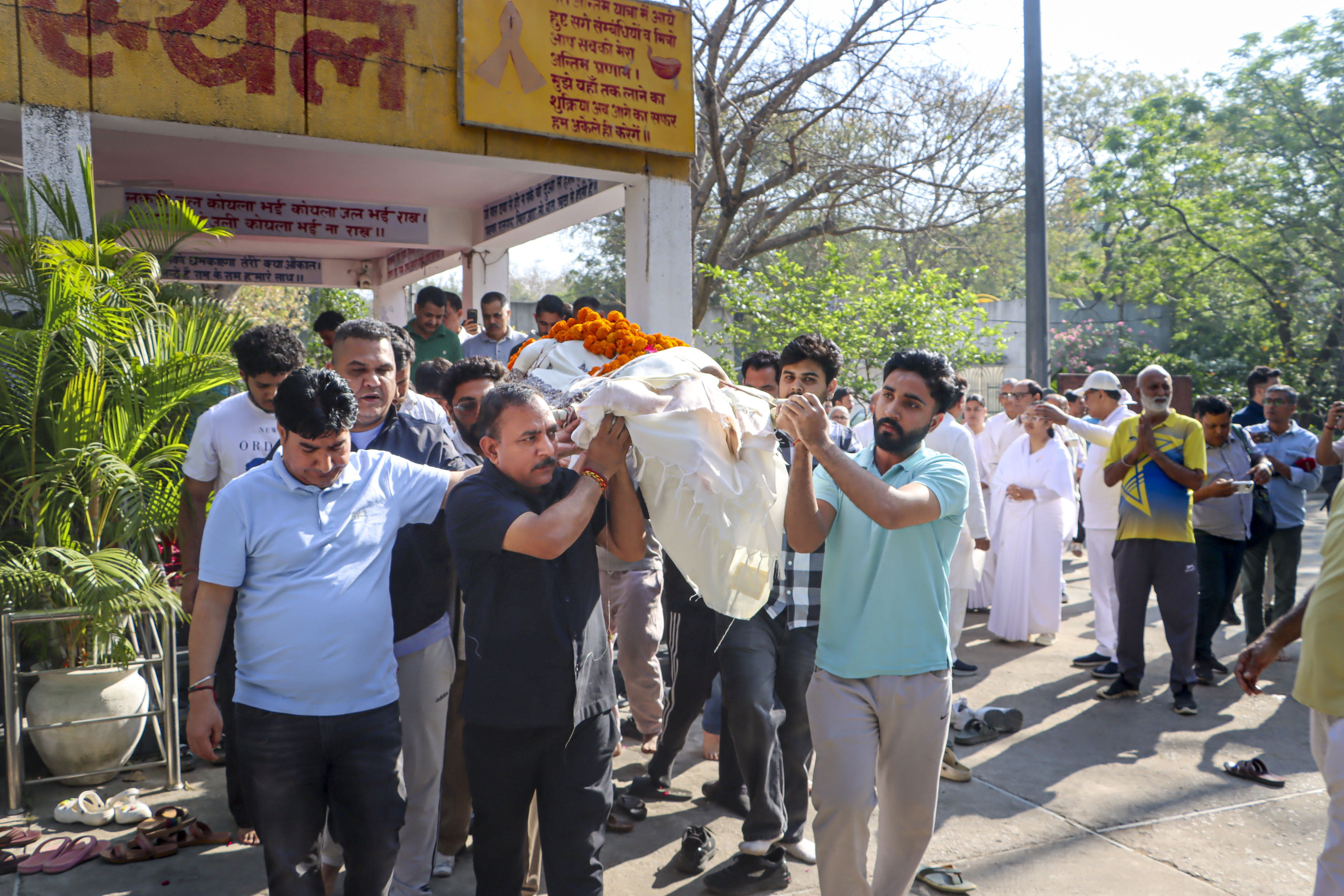 'He is in a happy place now': Harish Rana's last rites conducted ...