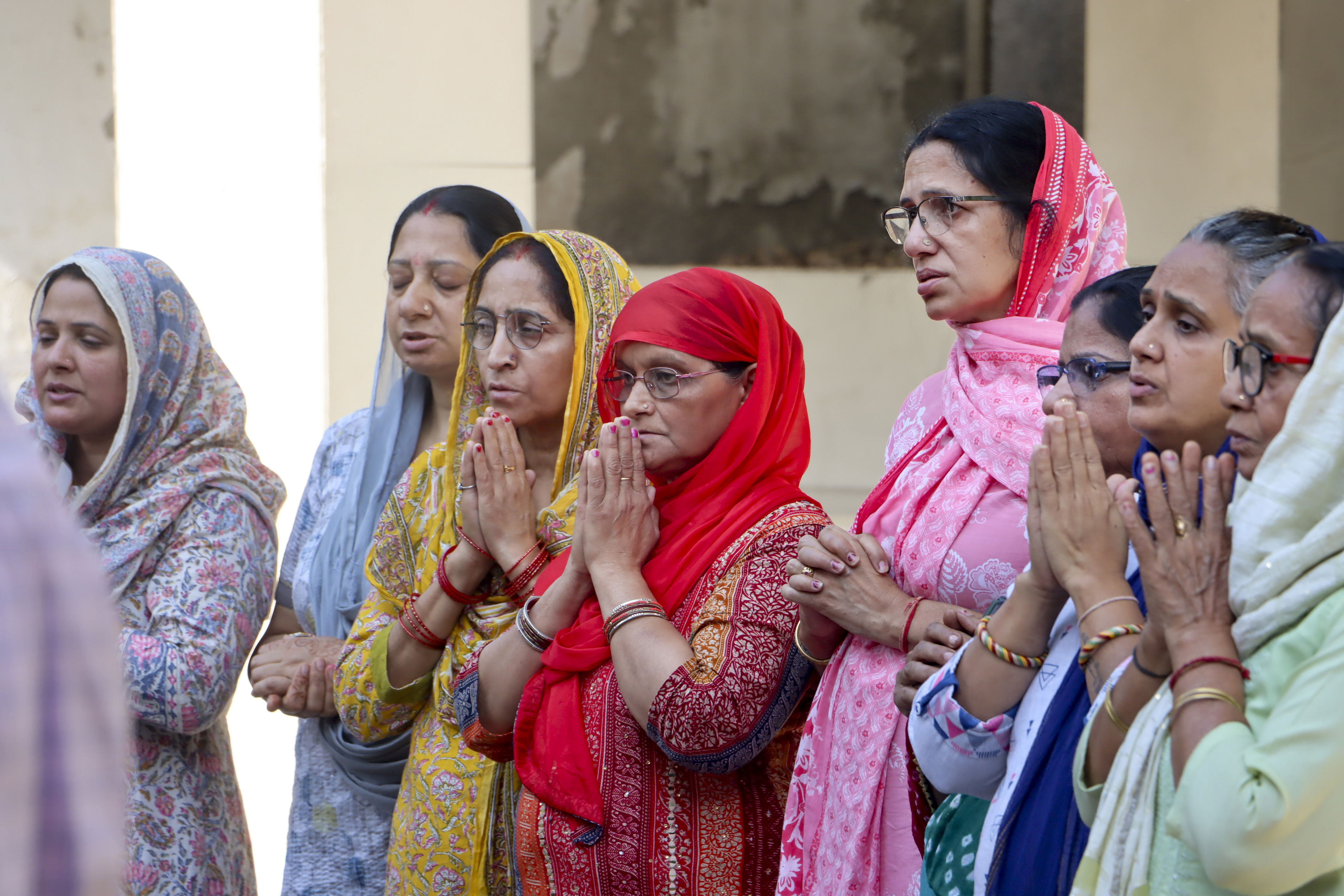 'He is in a happy place now': Harish Rana's last rites conducted ...