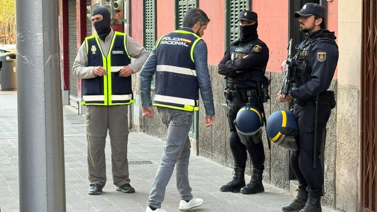 Agentes y servicios sanitarios actúan tras una pelea con un joven herido en la vía pública