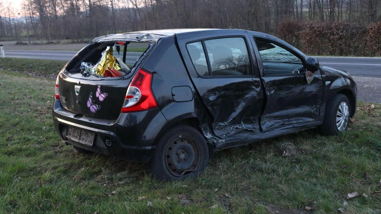 In Ottnang am Hausruck (Bezirk Vöcklabruck) hat sich am Dienstagnachmittag ein schwerer Verkehrsunfall ereignet, bei dem sich ein Auto überschlagen hat.