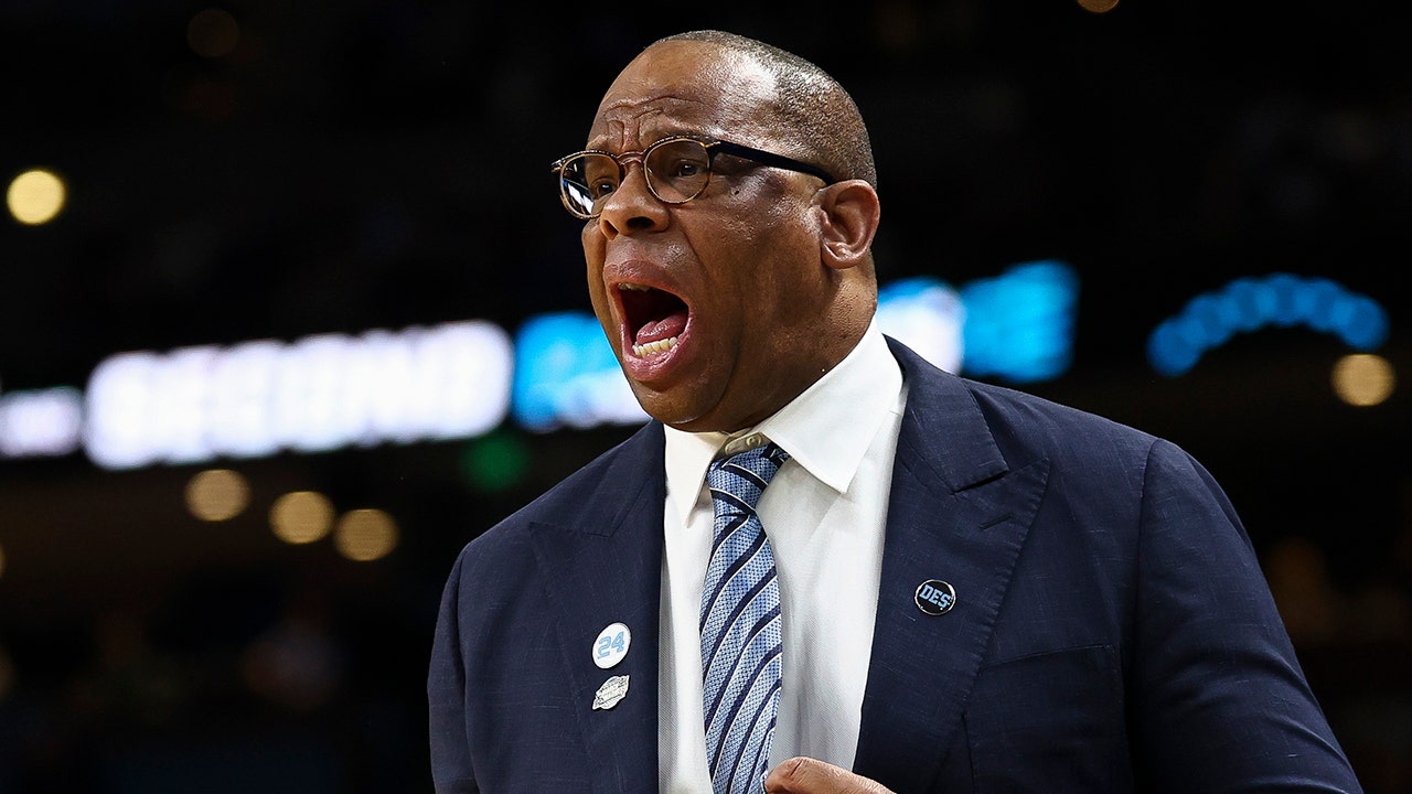 UNC fires Hubert Davis after historic NCAA Tournament first-round collapse against VCU<br>