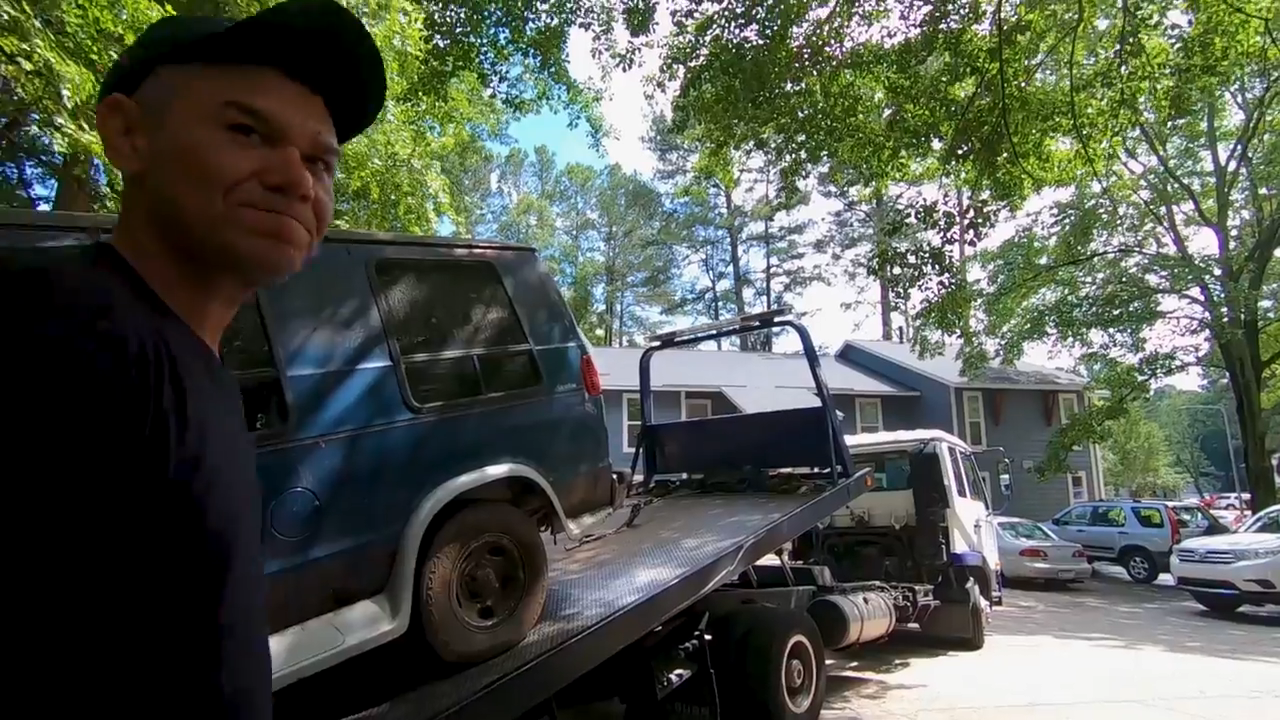 I can just move it! - Tow driver shuts him down instantly