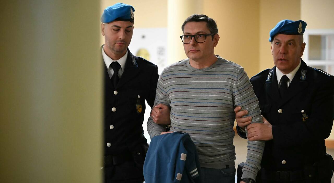 Ha ucciso a Fano i genitori ossessionato dai debiti, Luca Ricci ...