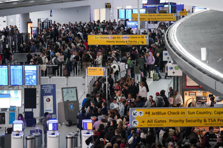 PHL wait times remain high as Trump signs order to pay TSA workers