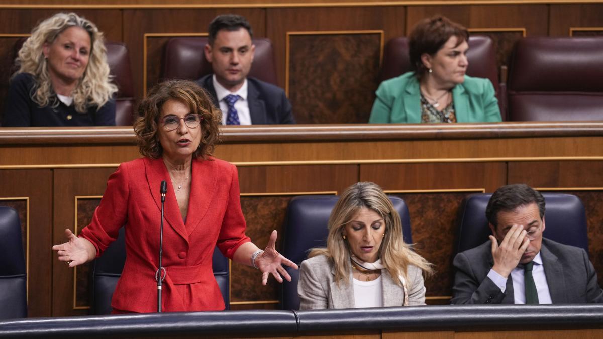 Montero se revuelve ante la dura despedida del PP en el Congreso: "Ladran,  pues cabalgamos"