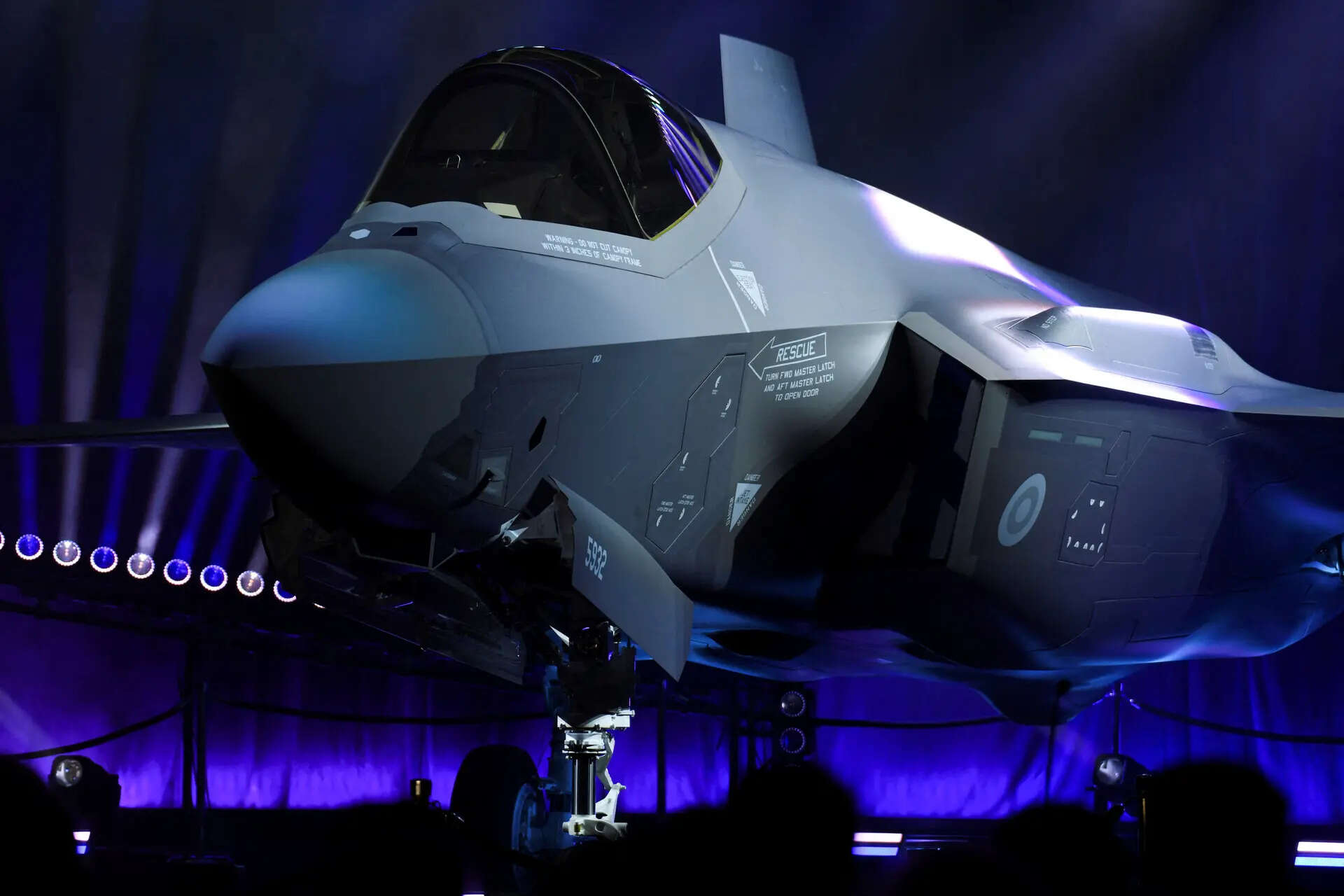Pentagon orders more missiles for Mideast war