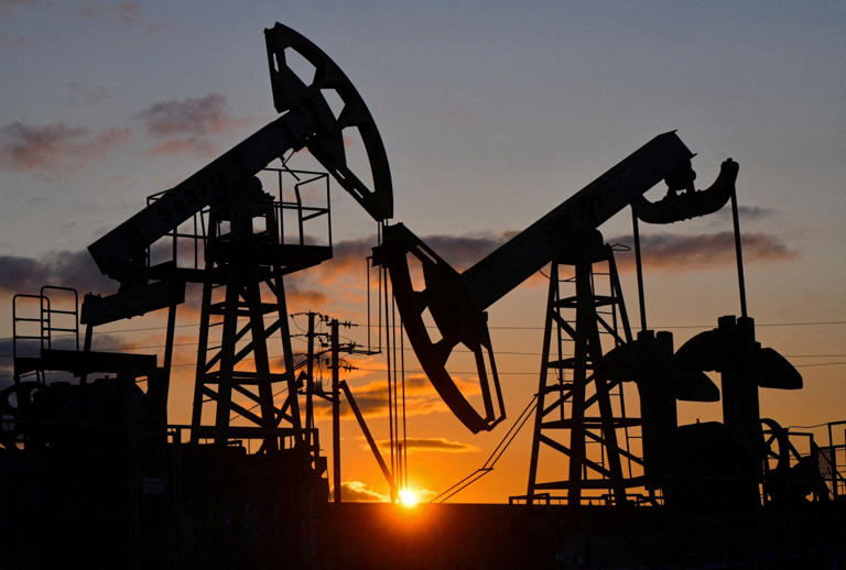 US crude oil stockpiles rise for fifth straight week