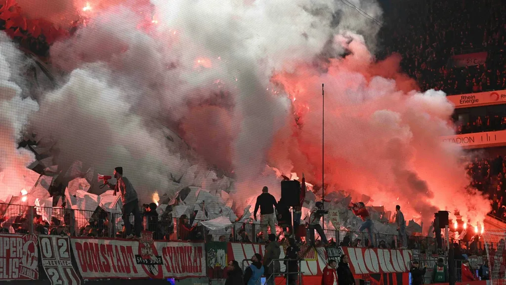 Pyro-Vergehen: Monster-Strafe für 1. FC Köln