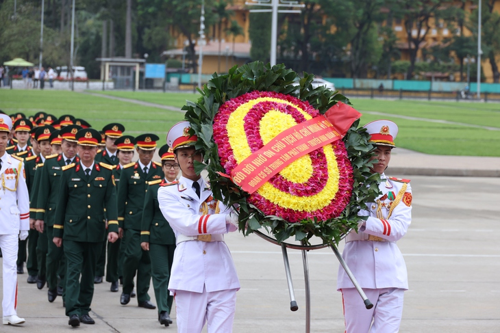 Tuổi trẻ Trung tâm Phát thanh - Truyền hình quân đội báo công dâng Bác