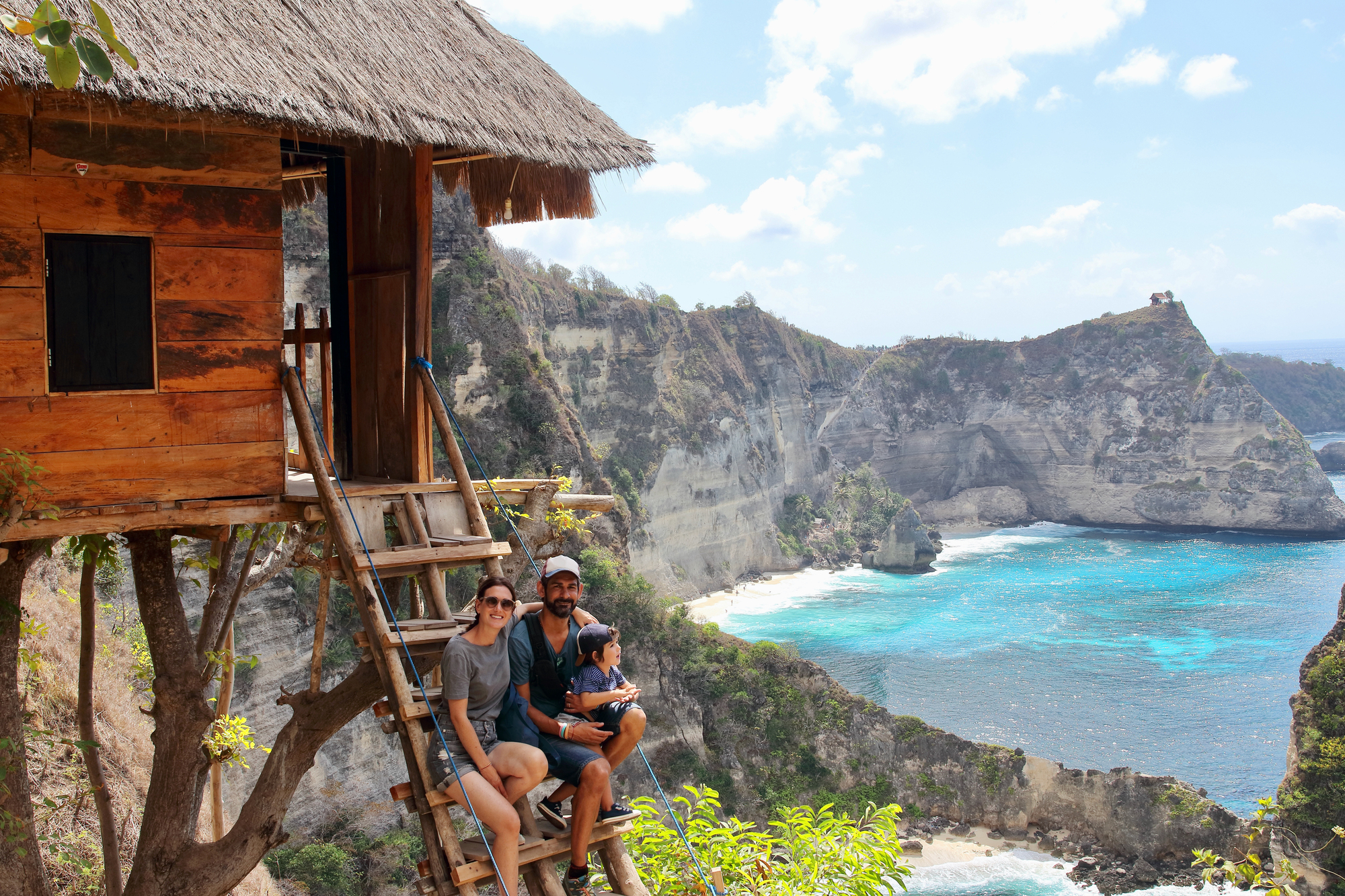 14 most unusual living conditions some people choose to live in