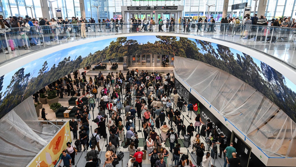 Houston airport hit by extreme TSA delays