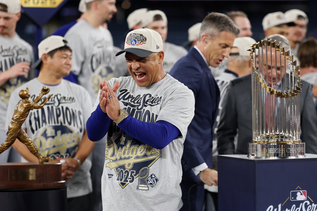 Dave Roberts rewatches Dodgers Game 7 of World Series: 'Best of all time'