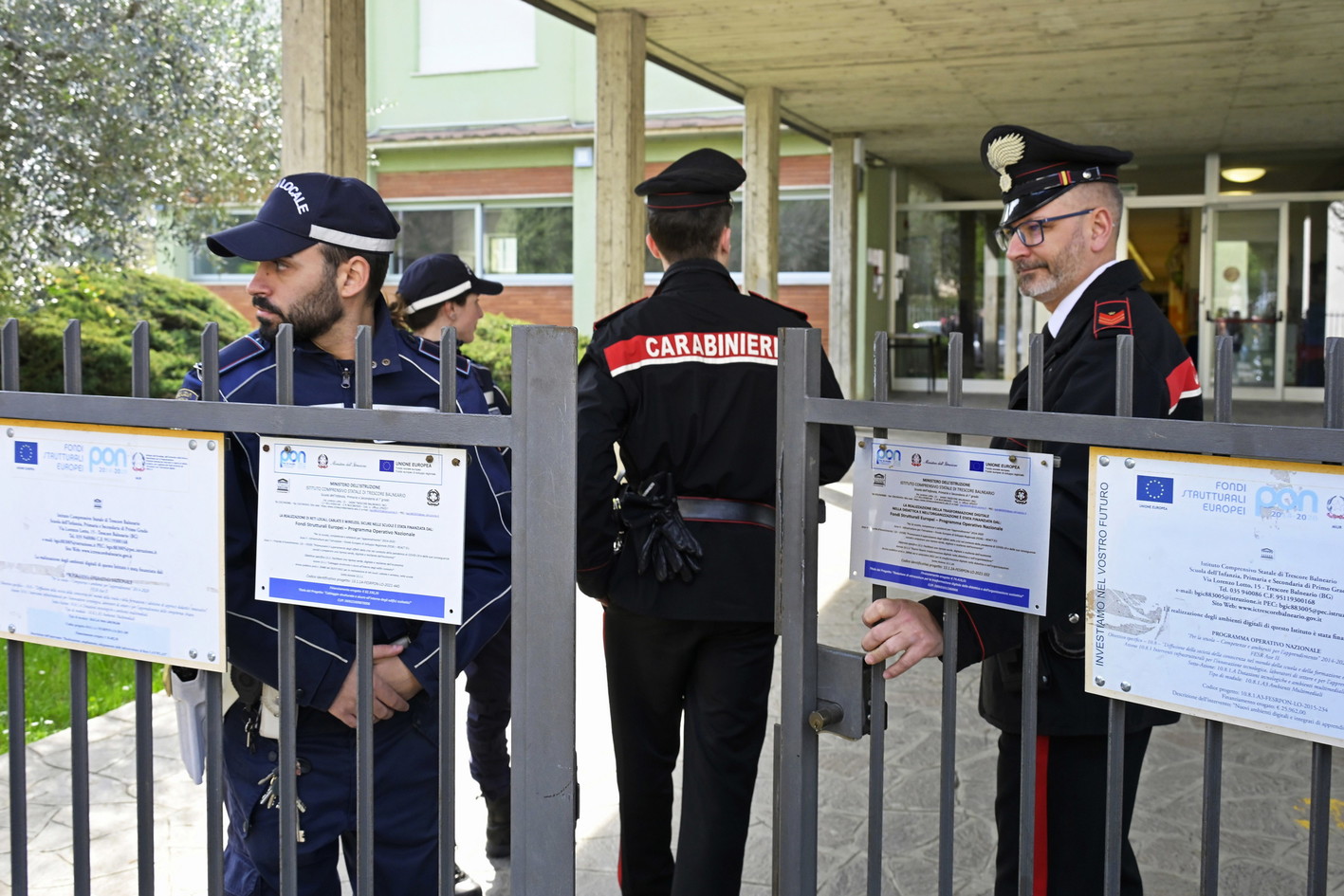 Prof Accoltellata A Scuola Trovato Esplosivo A Casa Del 13enne 