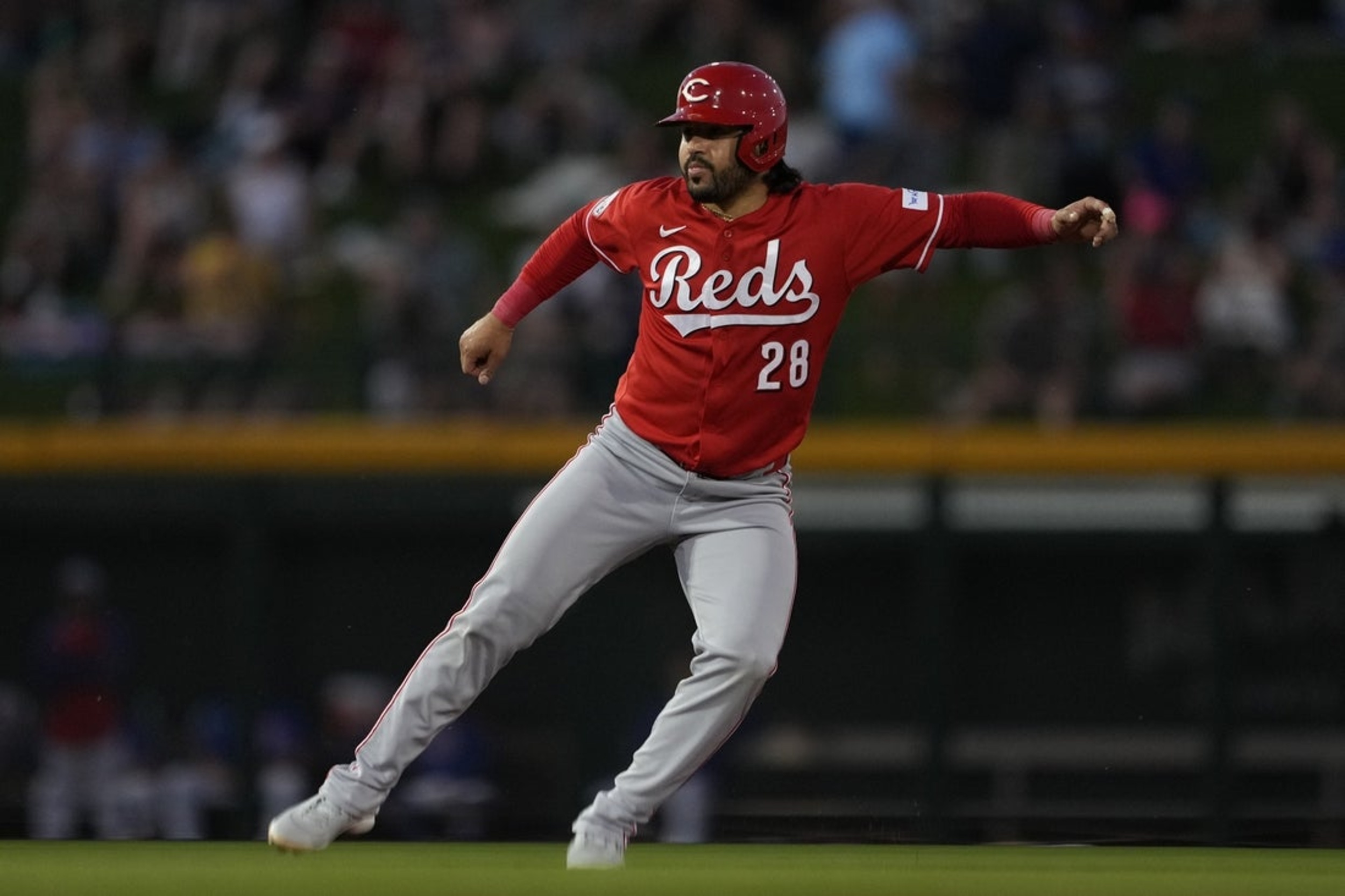 Eugenio Suarez begins second stint with Reds vs. Red Sox